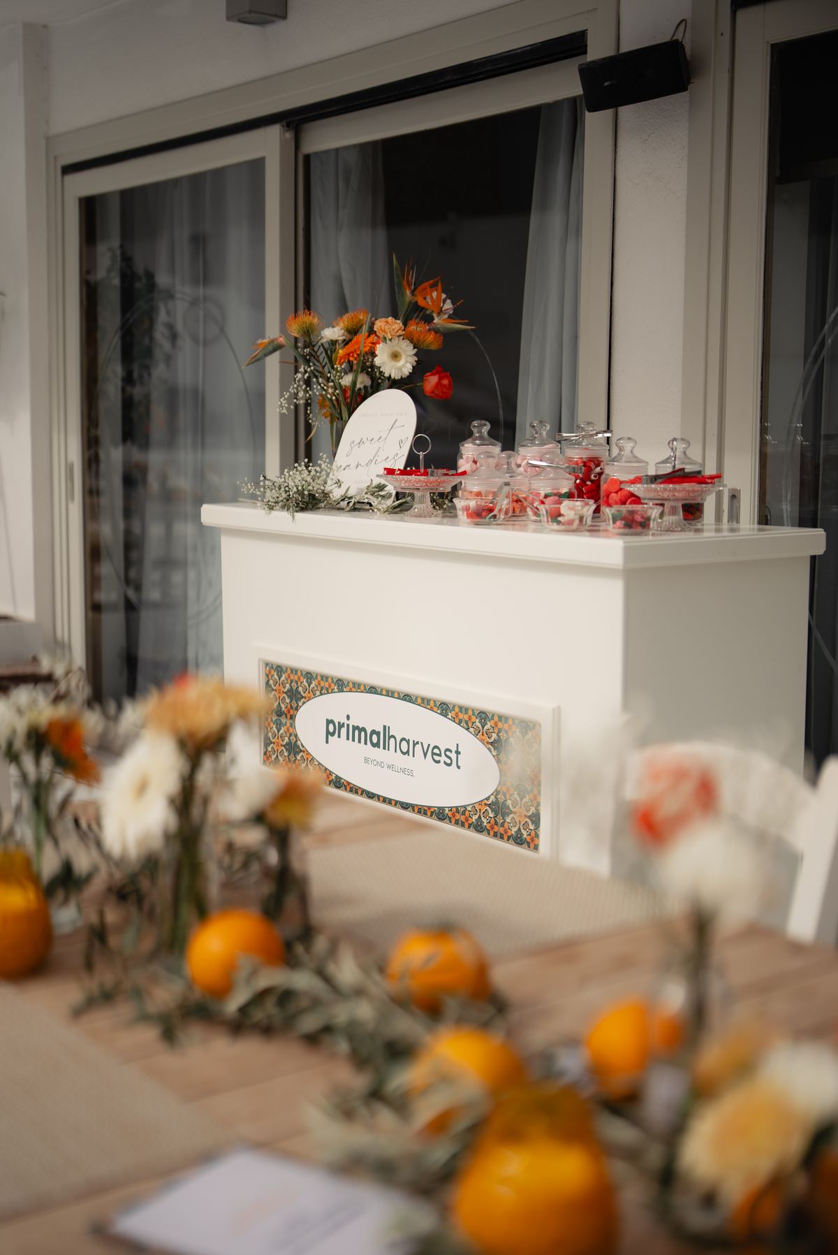 Blumendekoration bei einem Firmenevent